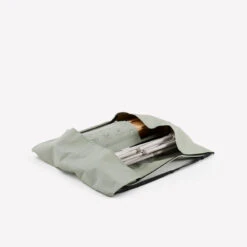 Quechua TABLE DE CAMPING COMPACTE 4/6 PERSONNES - PLATEAU BOIS - POCHE DE RANGEMENT -Camping Soldes Magasin table de camping compacte 46 personnes plateau bois poche de rangement 3